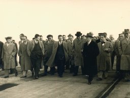 VisitaPorto1956PrefettoeAngelini04