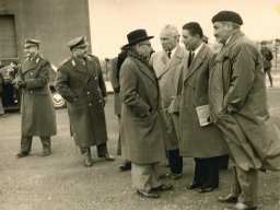 VisitaPorto1956PrefettoeAngelini07